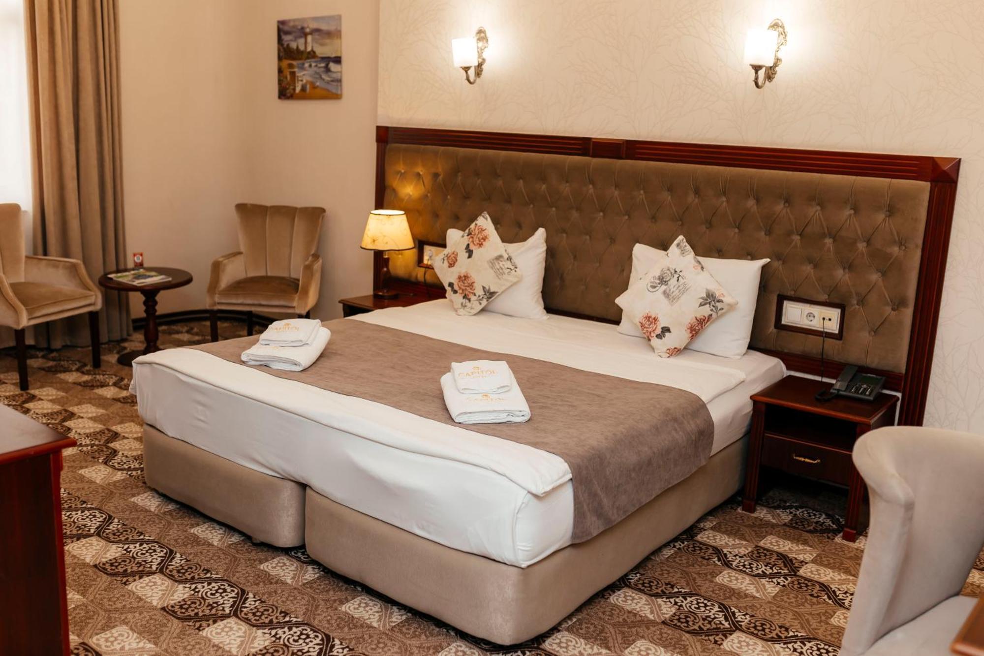 Capitol Hotel Baky Esterno foto